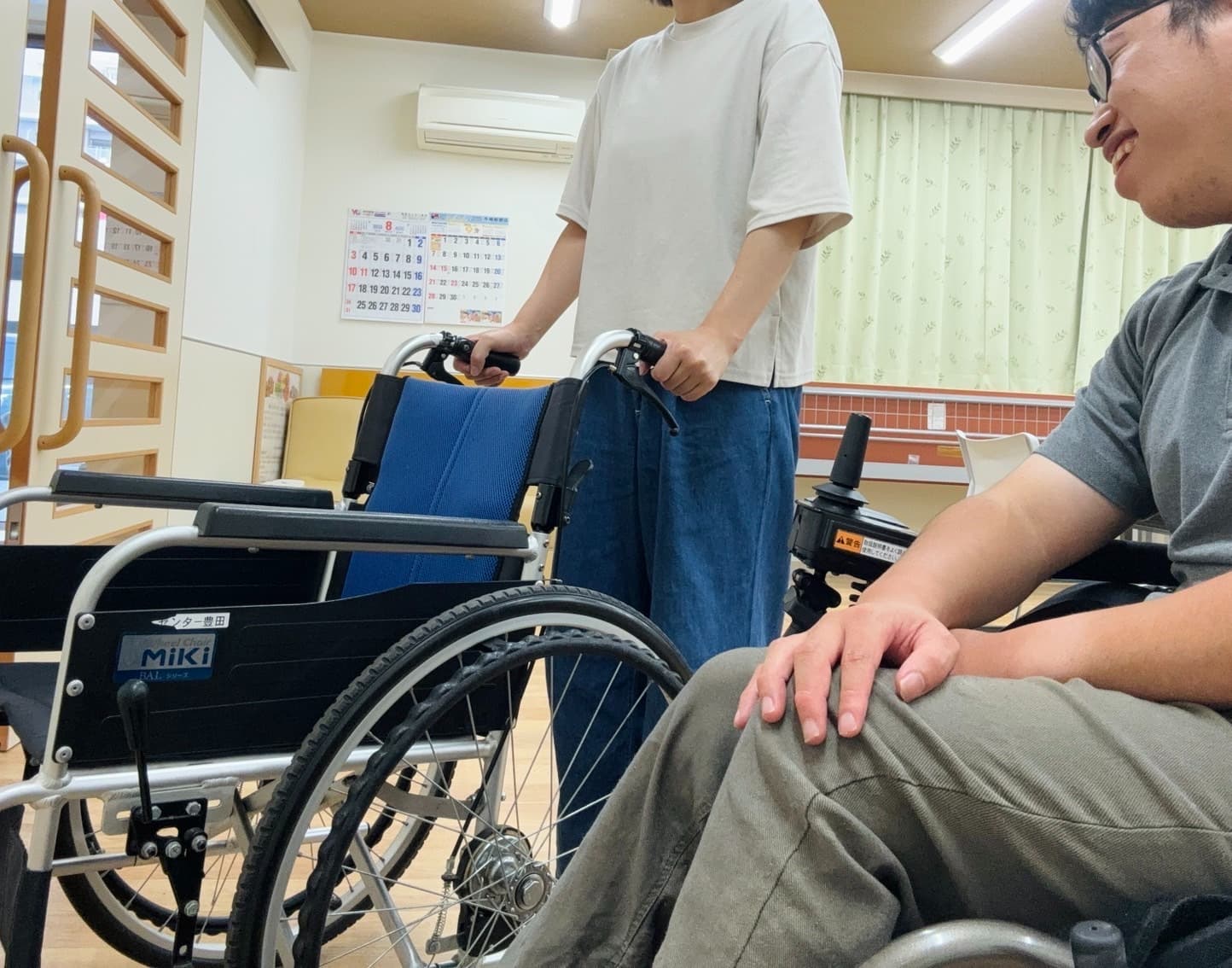 スタッフが車いすの使い方をお伝えします。